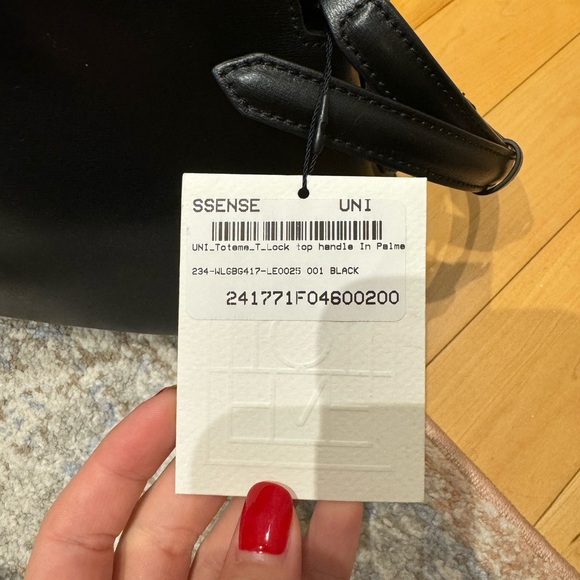❗️SOLD❗️BNWT Toteme T-Lock Bag - Picture 5 of 8
